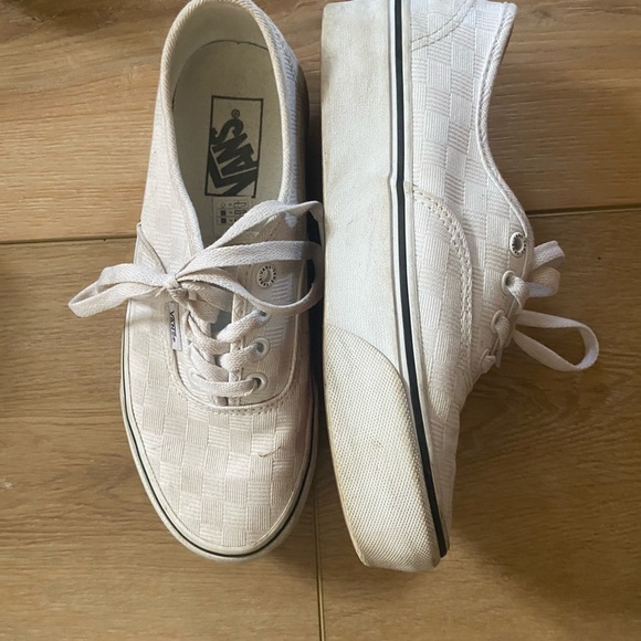 White vans - Picture 2 of 5